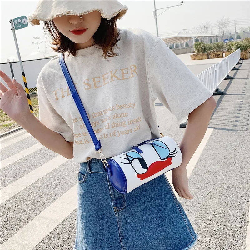 

2019 new Disney Daisy Messenger bag small bag female wild print cartoon pillow bag wide shoulder strap ladies fashion handbags
