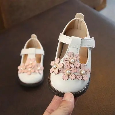 Кожаная обувь для маленьких девочек новые летние Нескользящие туфли принцессы с мягкой подошвой для девочек 1-2 лет розовые/белые элегантные кожаные туфли с цветочным рисунком - Цвет: Бежевый