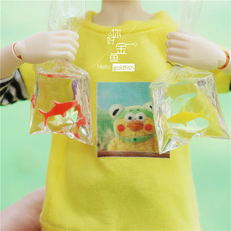 

1PCS Dollhouse Miniature Goldfish Bag Photo Props Accessories for Barbies, Blyth, Pullip Doll Toys