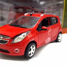 1:24 литая под давлением модель для Chevrolet Chevy Spark Red Minicar сплав игрушечный автомобиль миниатюрная Коллекция подарков