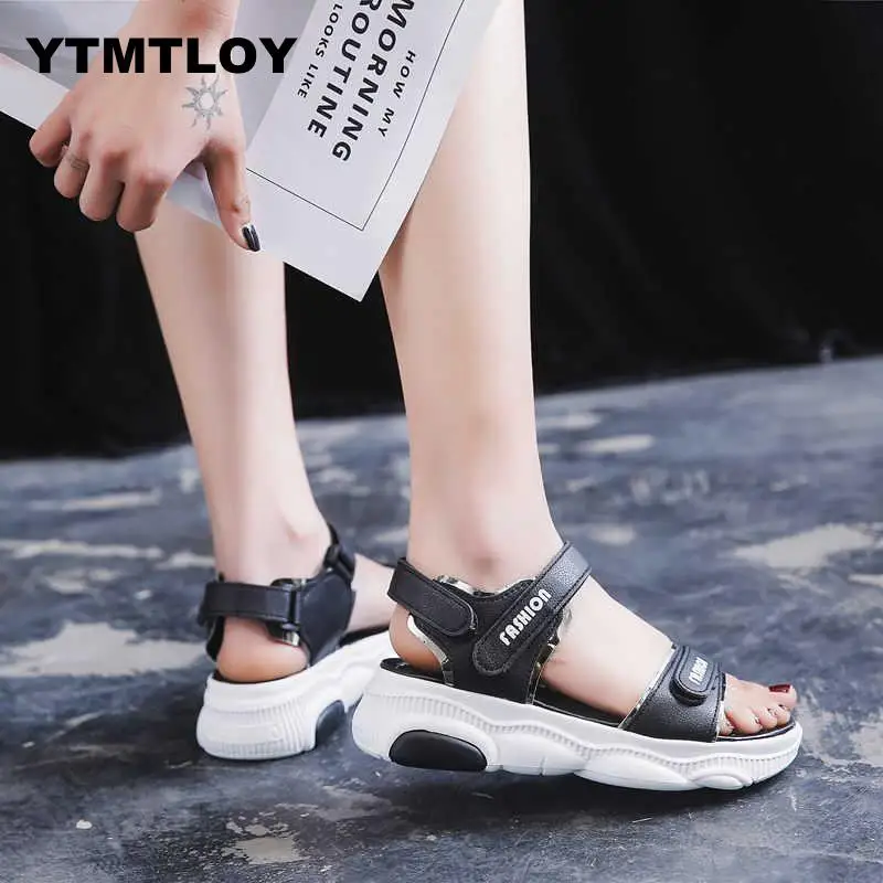 أزياء الصيف الكعك النساء الصنادل مع البرية بسيطة أحذية السيدات Zapatos موهير بلاتافورما عالية صنادل طراز جلاديتور حجم 35-40 أزياء الصيف الكعك النساء الصنادل مع البرية بسيطة أحذية السيدات Zapatos موهير بلاتافورما عالية صنادل طراز جلاديتور حجم 35-40