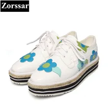 Туфли-оксфорды из лакированной кожи; женская обувь на платформе; модная обувь на толстой мягкой подошве с круглым носком, на шнуровке, с цветочным принтом; роскошная женская обувь на плоской подошве