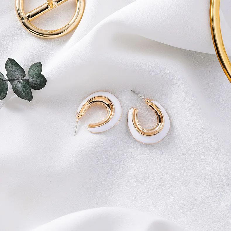 

2019 New Geometric Metal C Shape Earrings For Women Simple Geometric Ear Jewelry White Enamel Open Circle Hoop Earrings Brincos