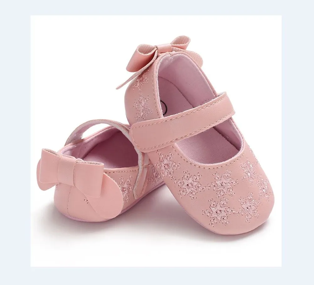 Новинка года; брендовая Нескользящая детская обувь в цветочек с бантом для новорожденных девочек; мягкие кроссовки с цветочным принтом и бантом для первых шагов - Цвет: Розовый