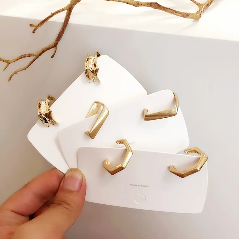 

HUANZHI 2019 New Korean Simple S925 Silver Needle Distressed Distorted Geometric Circle Hoop Golden Metal Earrings for Women