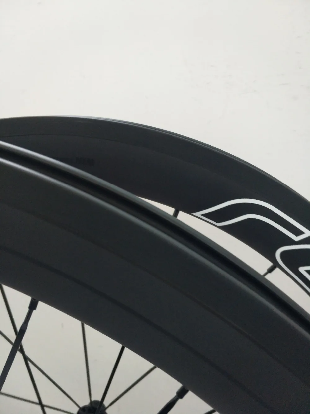 

UD 700C white logo carbon wheelset road carbon wheels chinese carbon wheelset clincher 23mm high light carbon wheels road bike