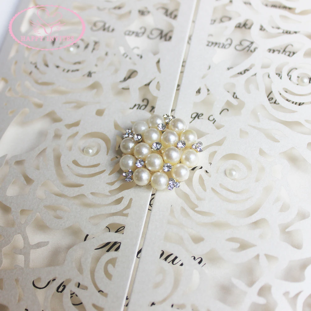 HI3044-05 Personalized Pearl White Laser Cut  Wedding Invitation Card with Pearl Brooch and Envelope Made in China