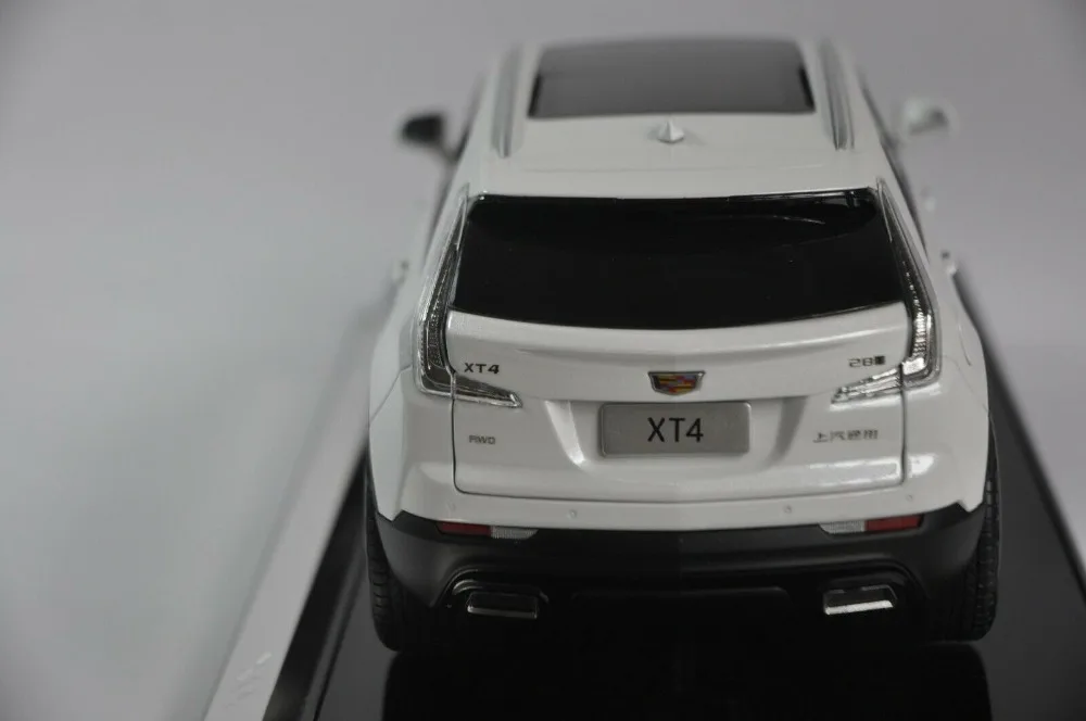 1:18 литая под давлением модель для GM Cadillac XT4 оранжевый внедорожник 2018 Игрушечная машина из сплава миниатюрная коллекция подарки XT