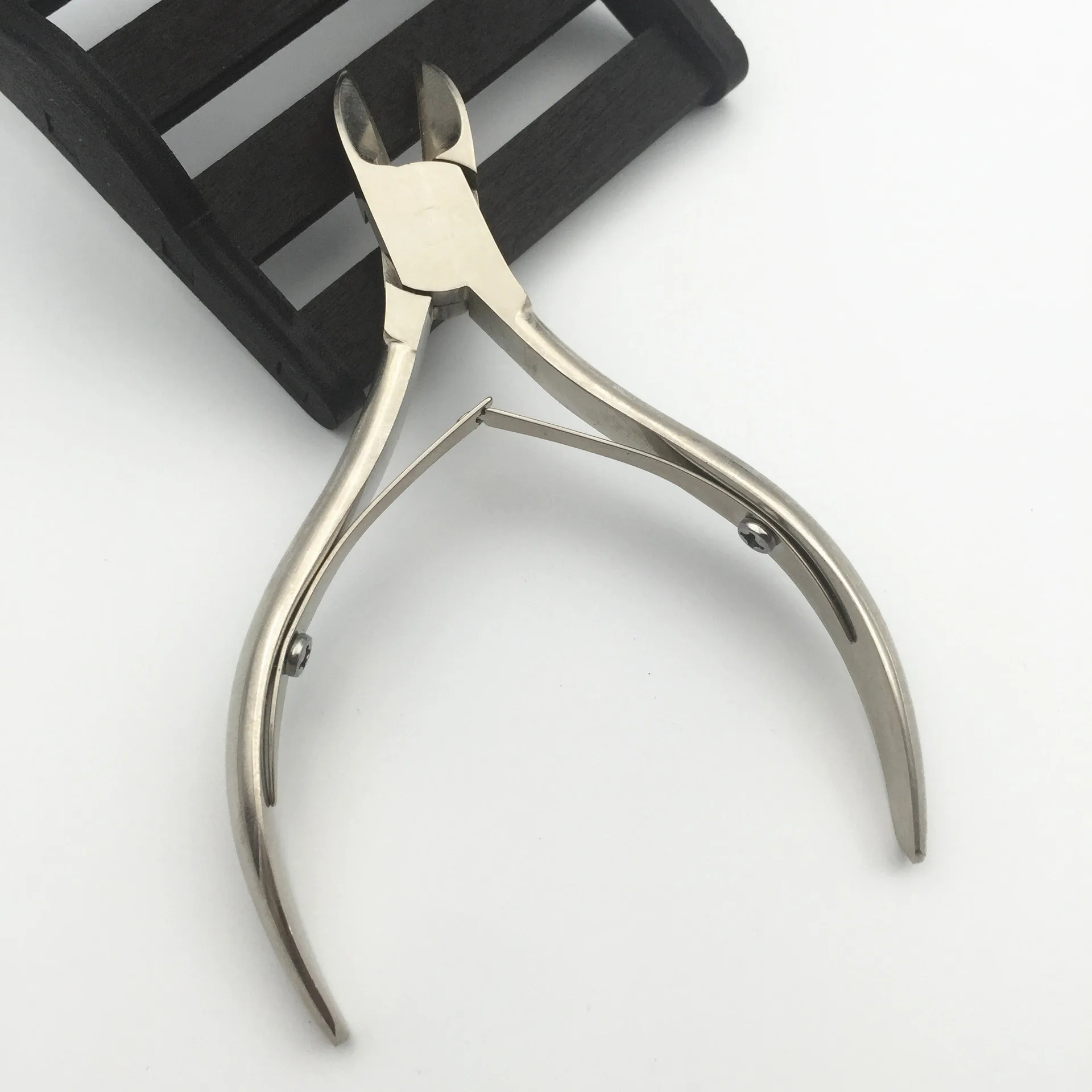 

AMSIC Nail Cuticle Tweezer Cutter Nipper Clipper Dead Skin Remover Manicure Art Feet Tool Beauty Nail Pliers