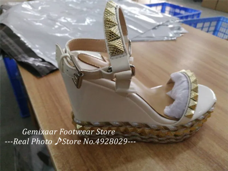 Босоножки на платформе обувь женская обувь на высокой танкетке с одним ремешком женские прогулочные сандалии с металлическими заклепками - Цвет: Beige