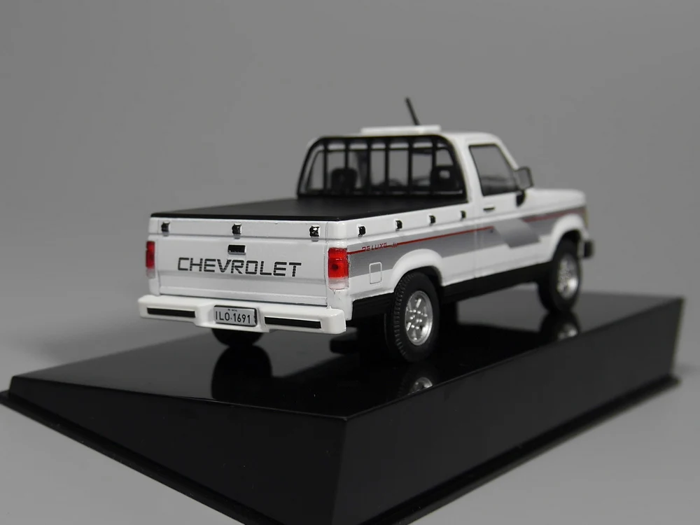 Авто ИНН-ixo 1:43 Chevrolet C-20 Picape 1994 литая под давлением модель автомобиля