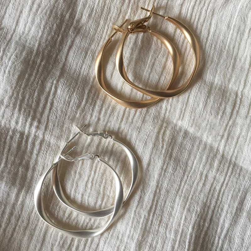 

Vintage Silver Gold Geometric Circle Stud Earrings for Women Chic Line Small Minimalist Earrings Korean Fashion Jewelry Gift