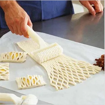

High Quality Pie Pizza Cookie Cutter Pastry Plastic Baking Tools Bakeware Embossing Dough Roller Lattice Cutter Craft