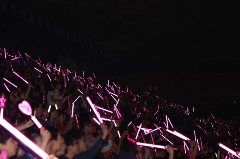 100 шт разноцветные светящиеся палочки красочные световые палочки вечерние флуоресцентные ожерелья Браслет концертные Принадлежности