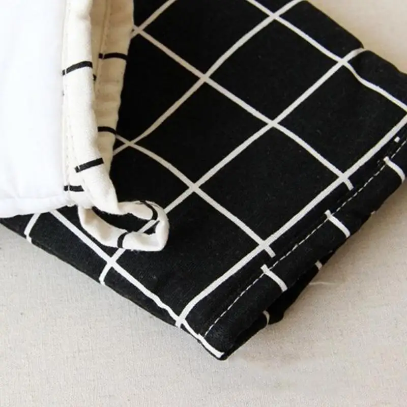 1Piece Kitchen Anti Scalding Gloves White lattice Black Yellow Gray lattice For Oven Kitchen Cooking microwave gloves baking BBQ (1)