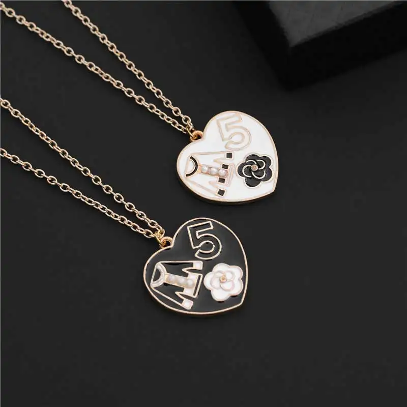 

Fashion Luxury Crystal Camellia Necklace Big Brand Design Clothes Number 5 Letter Simulated Pearl Pendant Necklace Jewelry Women