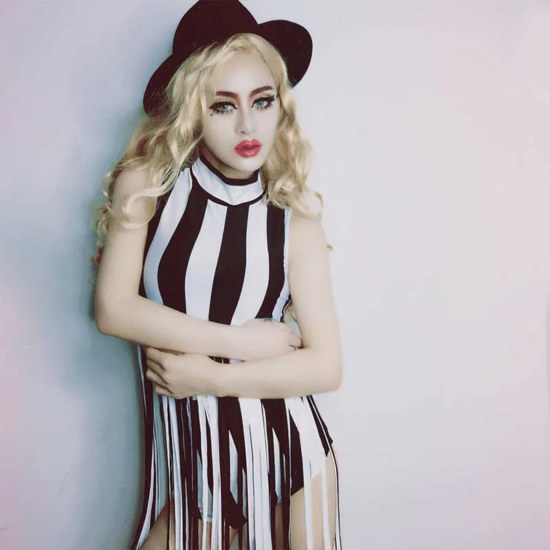 

Hiphop Jazz Team Dance Costume DS Costumes Nightclubs DJ Female Singers White Black Stripes Tassel Tops and shorts set Korean