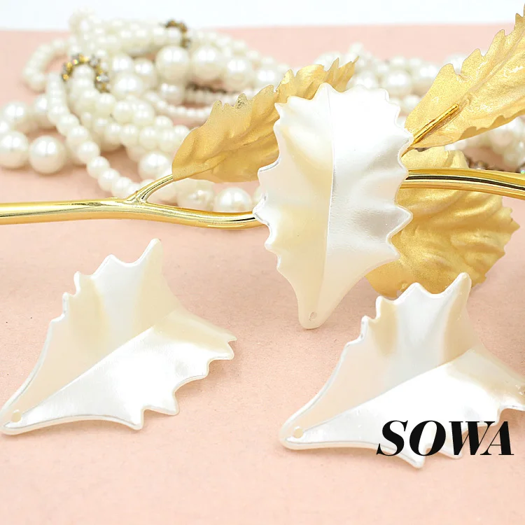 

Sales!!! 50Pcs 33*52mm ABS Resin Imitation Pearls Leaf Sewing Ivory Effect 3D Maple Designed Beads For Craft Art Scrapbooking