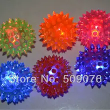 24 шт./лот 5.5 см резиновый мигает мяч LED бодрый мяч массажный мяч привело игрушку на Рождество