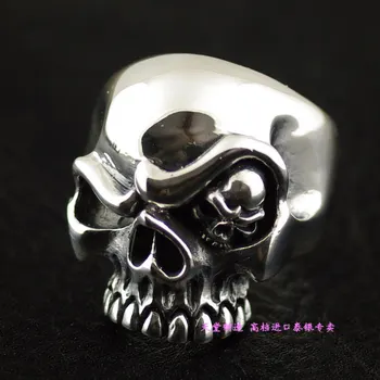 

A silver ring imported man evil skull ring