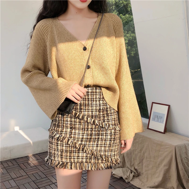 

Aihuyigui summer sweet spring new women flare sleeve v neck sexy knit coat suit set + tassel tweed woolen Skirt Set se346