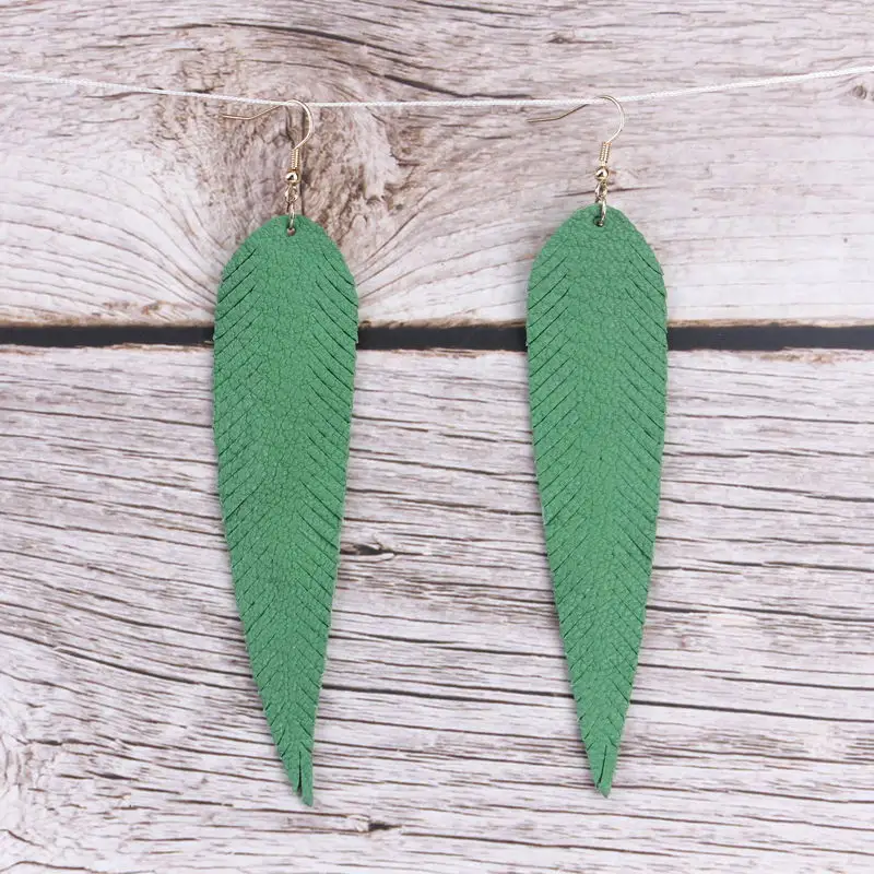 ZWPON удлиненные серьги из натуральной кожи с перьями для женщин легкие блестящие серьги из кожи ювелирные изделия оптом - Окраска металла: Green