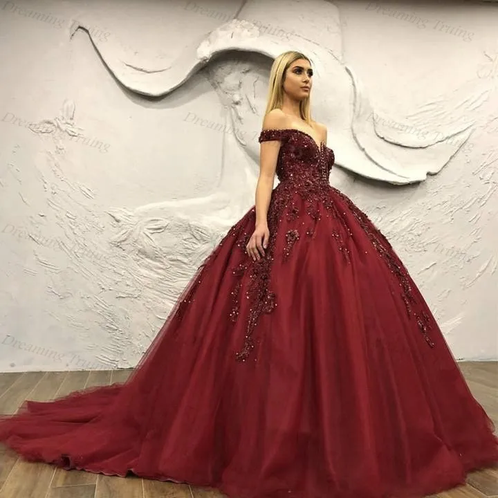 Пышные бордовые платья Quinceanera бисером с v-образным вырезом и аппликацией, с фатиновой юбкой платье с открытыми плечами Выпускные платья Бальные платья 15 лет на день рождения