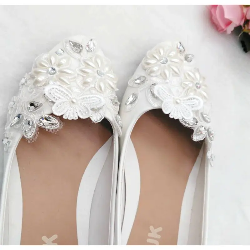 Дизайн белое кружево жемчуг Свадебная женская обувь бабочка ручной работы Большие размеры Стразы без шнуровки невесты обувь на плоской подошве
