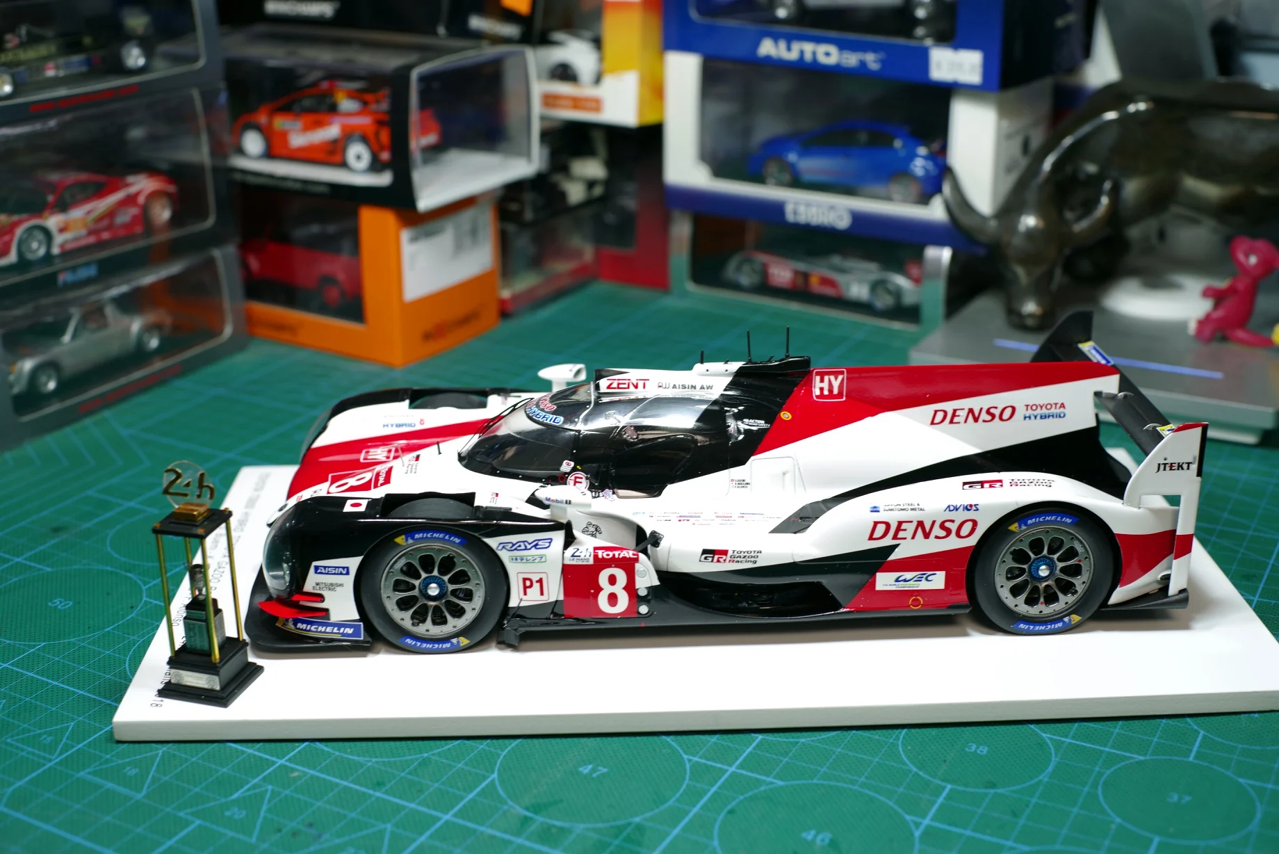 SPARK Decast модель автомобиля 1/18 Le Mans Чемпионат для Toyota TS050 Hybrid 8# Alonso сплав модель автомобиля игрушка с оригинальной коробкой