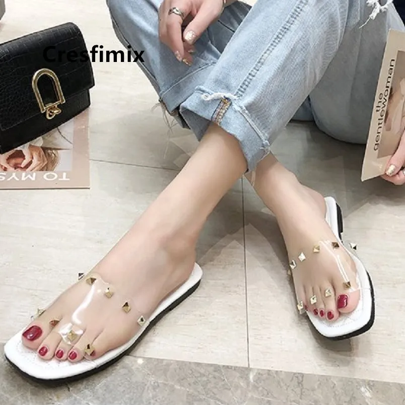 Marlisasa Vrouwen Pantoffels женские модные милые легкие белые прозрачные тапочки с заклепками женские домашние и пляжные шлепанцы F5389