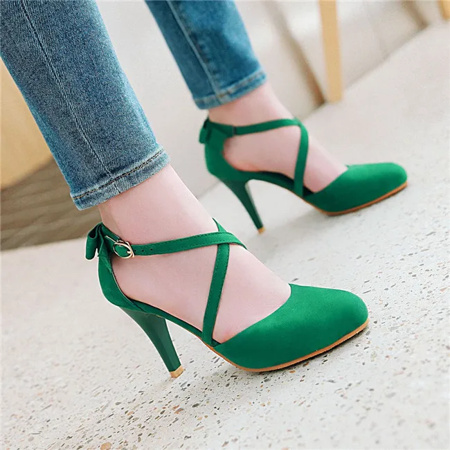 YMECHIC/женские туфли-лодочки на высоком тонком каблуке с перекрестной пряжкой; Цвет зеленый, красный, черный, бежевый; модельные туфли из флока; женская обувь Mary Jane; большие размеры