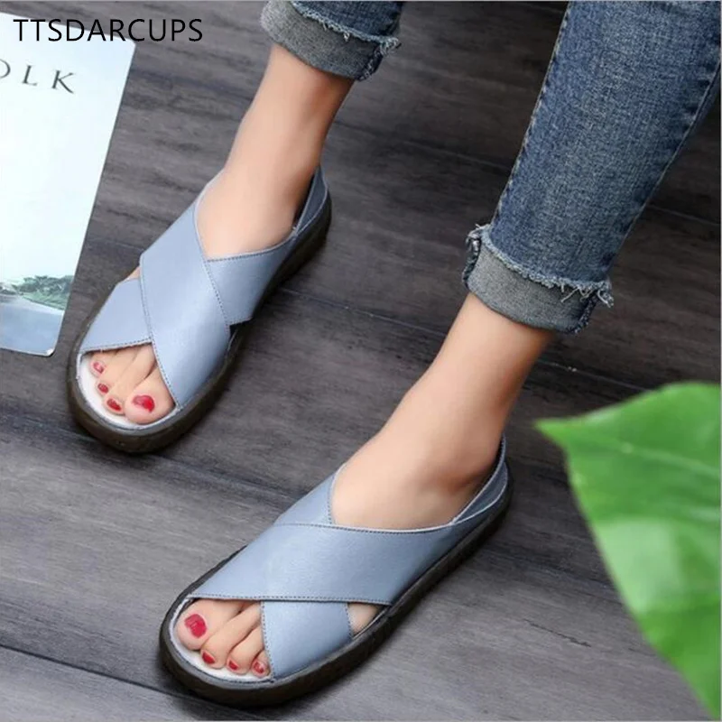 

new Summer shoes woman Simple fashionable breathable beach shoes Pure color thick flat bottom Sandals woman Plus Size 35-40