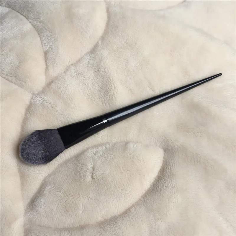 KVD Lock-It Precision Powder Brush #25 _ 2