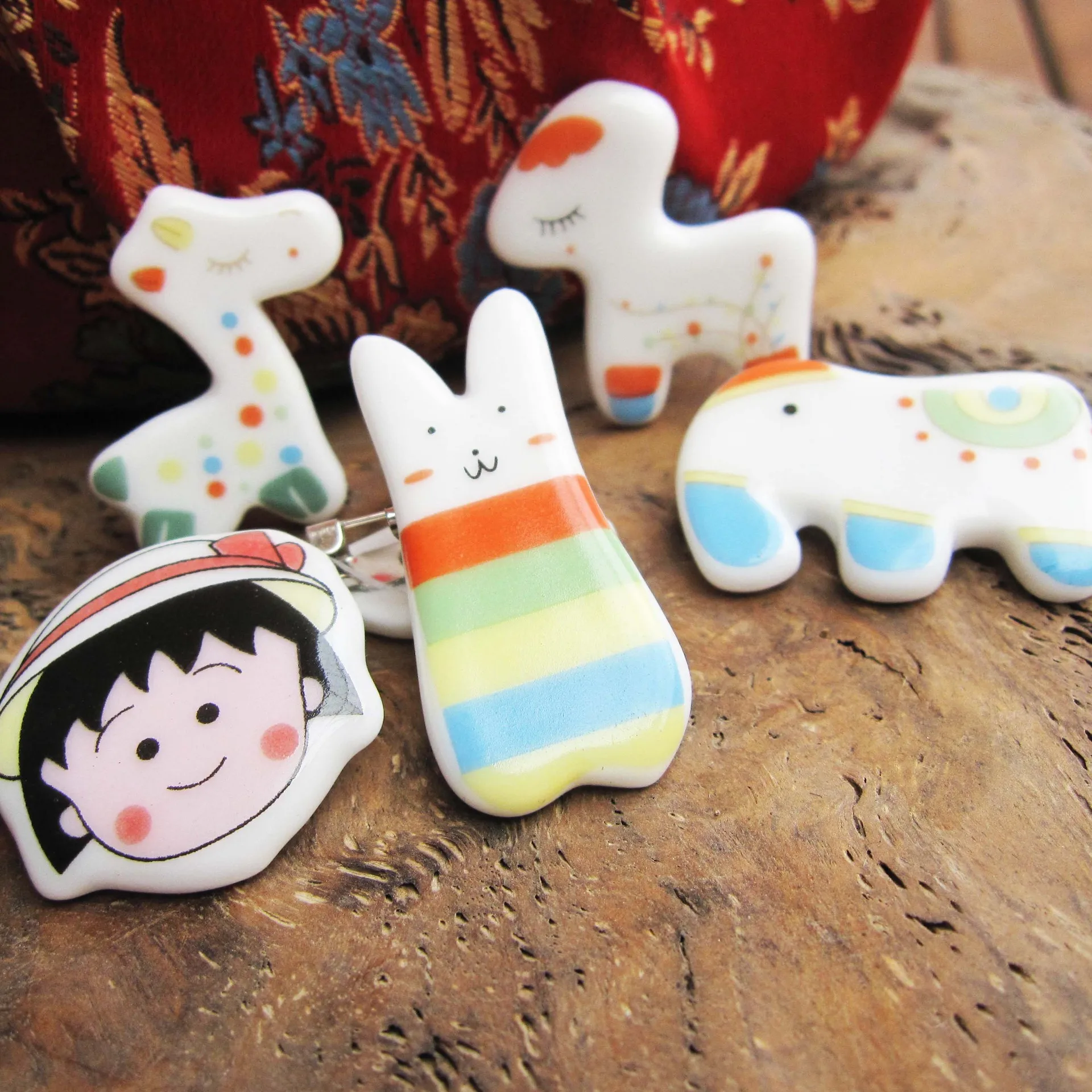 Best Cute Cartoon Brooches For Women Kawaii Doraemon Icons on The Backpack Maruko Pins Badges Rabbit panda elephant Animal Brooch