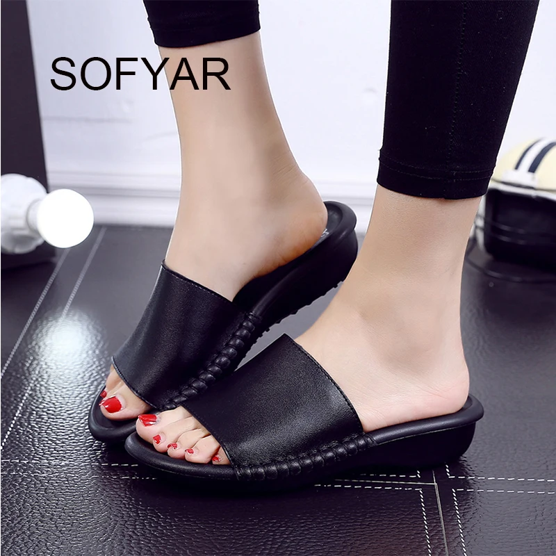 Из натуральной кожи Тапочки женские высокий каблук клинья женские шлепанцы шитья твердый пляжные тапочки домашние домашняя обувь высокого...