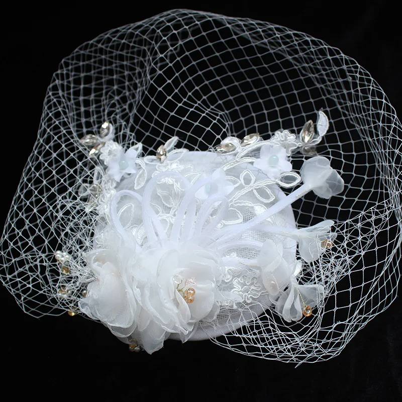 

Новинка, Европейская Женская мини-шляпа на заколках для волос, модная женская кружевная Вуалетка с цветами и стразами, аксессуары для волос для девочек