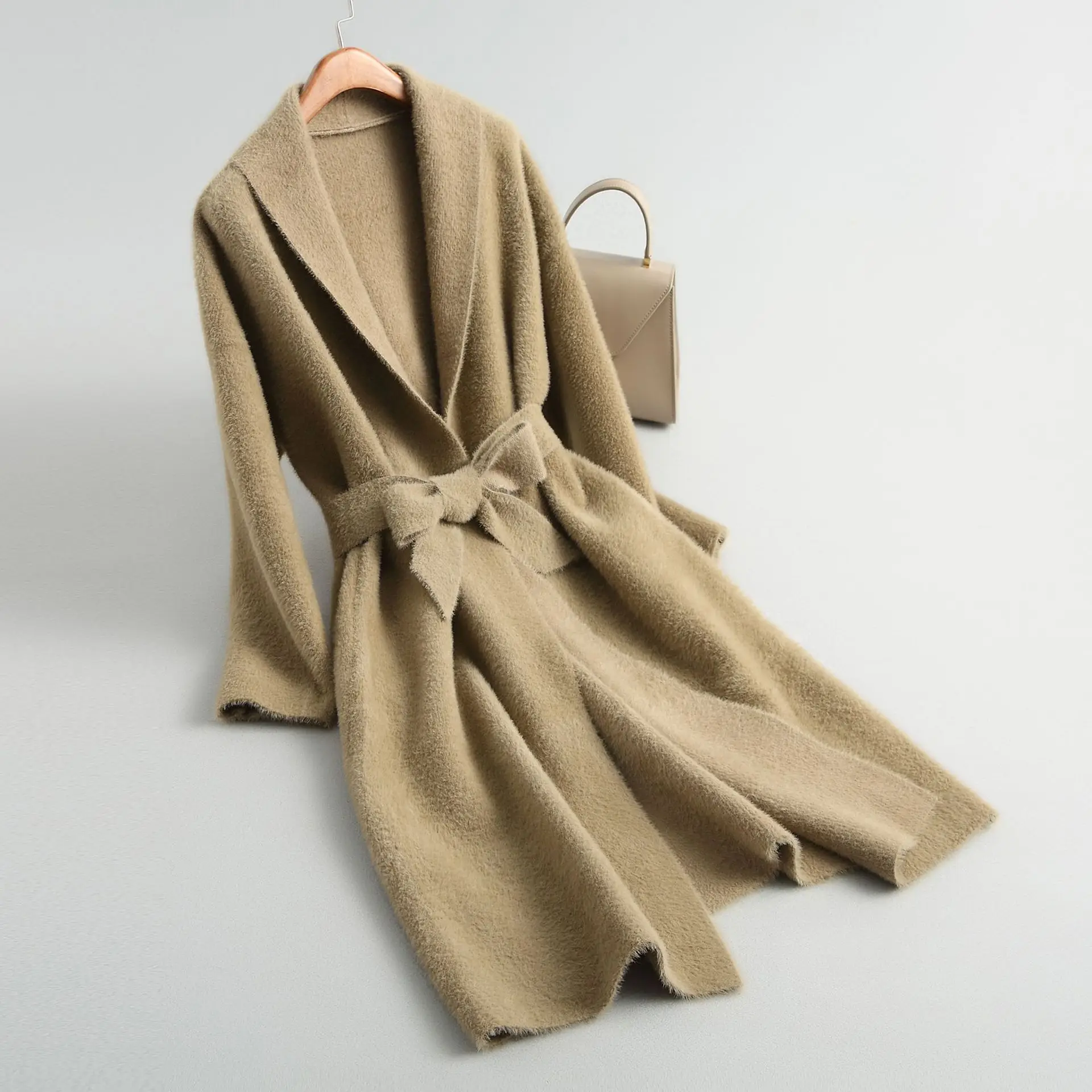 

INNASOFAN coat female Autumn-winter diamond-velvet coat Euro-American fashion warm knitted coat with belt and turndown collar