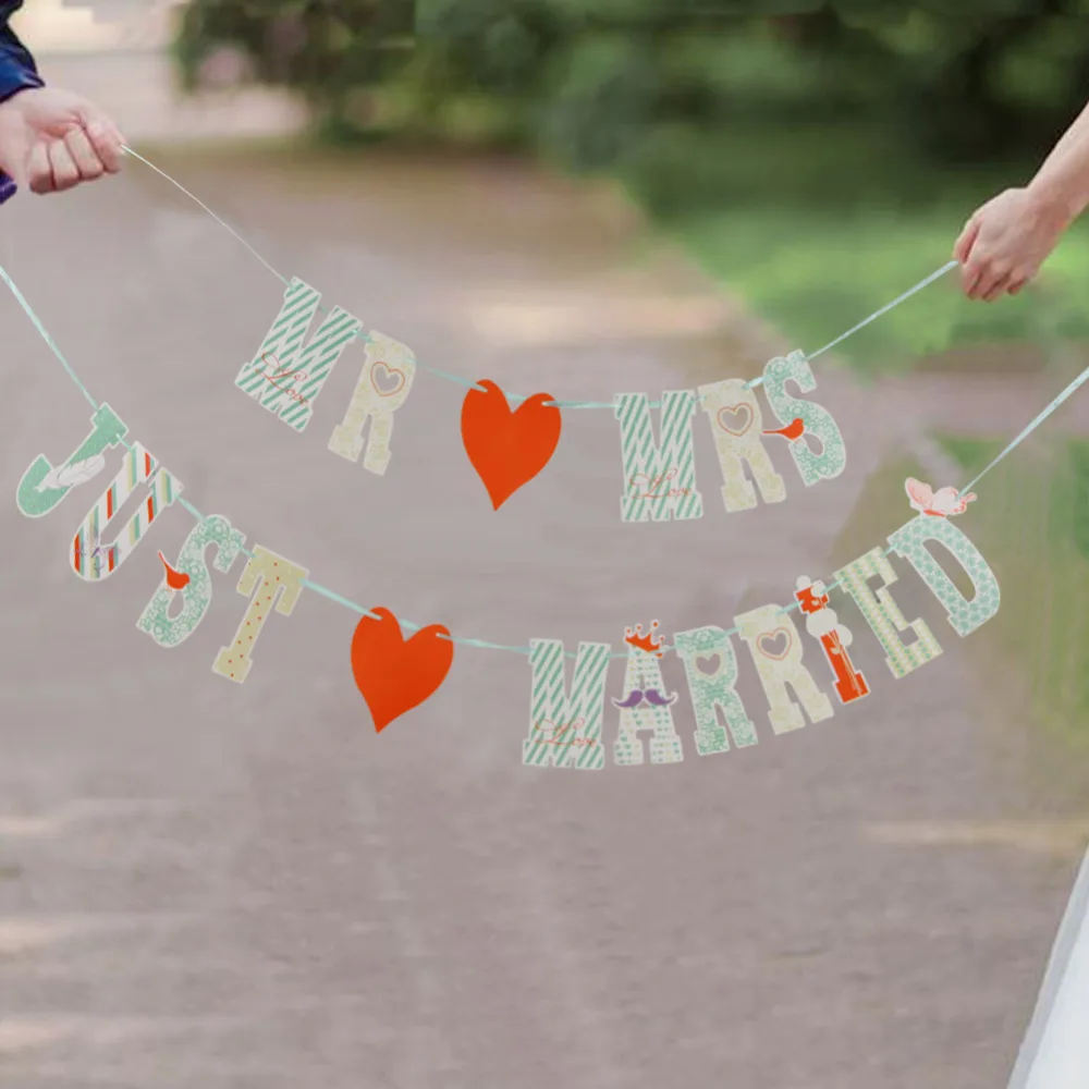 

MR AND MRS JUST MARRIED Wedding Banner Party Decoration Set Wedding Bunting Garland Photo Prop for Table Car Decorations