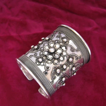 

Miao Xiang Dong Village] Yang Liping bracelet with the same bracelet handmade Miao silver silk bracelet