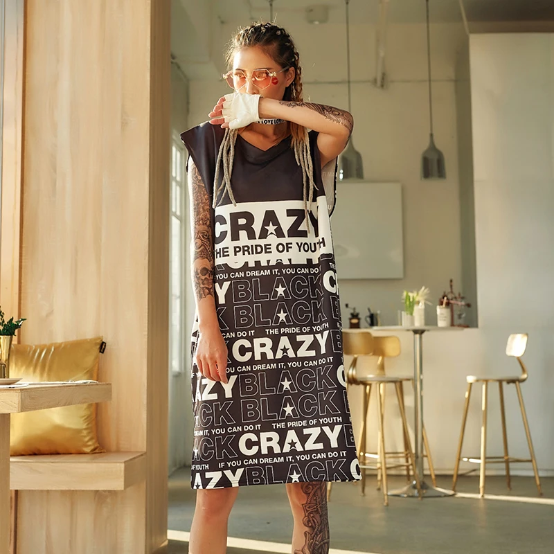 

2019summer new vest skirt rock dress trend letter sleeveless T-shirt large size black and white night show cool women's clothing