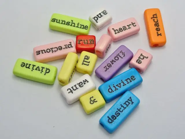 Слово бисер. Бисероплетение текст. Бисероплетение слово. Бисероплетение надпись. Слово бисер.