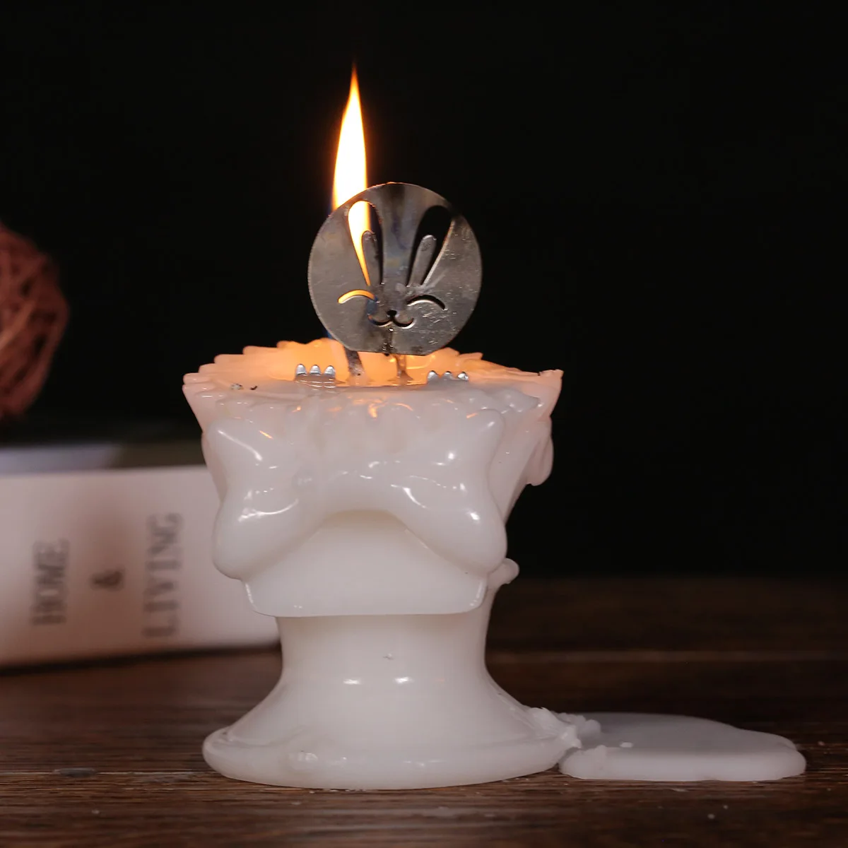 

Delicate Scented Candle White Rabbit Animal Skeleton Home Room Decorative Aromatherapy Wax Natural Cotton Wick Ornamentation