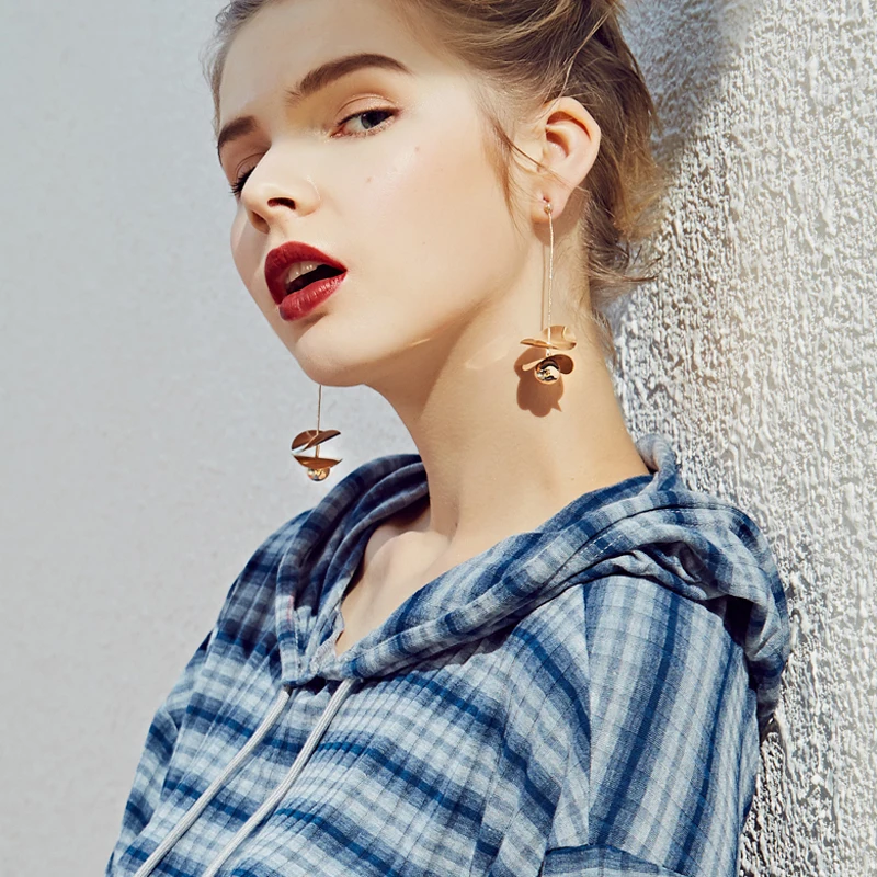 فريد الحديثة نمط ماتي الذهب لهجة مزدوجة القرص بارد حبة الأقراط الطويلة للنساء الكورية انخفاض الأقراط 2018 أعلى جودة brincos