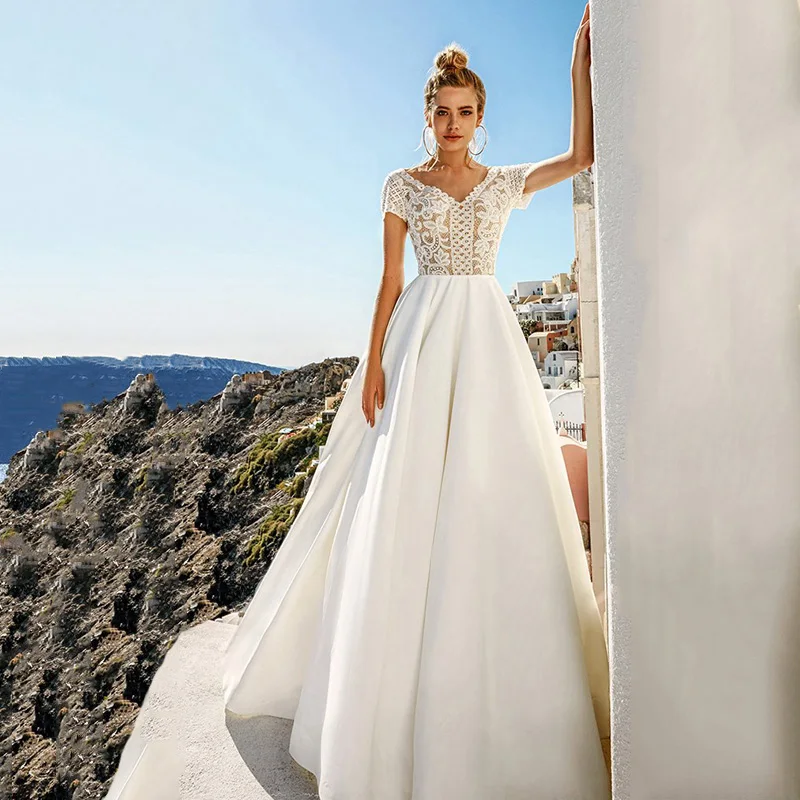 

2019 V Collar Lace Short-sleeved Satin Wedding Dresses Big Tail Bride Dress Beauty Illusion Back Elegant A-Line Wedding Dress