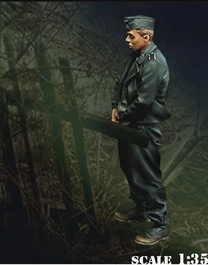 

New Unassembled 1/35 Tanker soldier Figures Resin Kit DIY Toys Unpainted kits