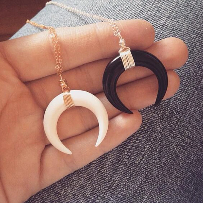 

2017 Simple Crescent Moon Necklace for Women Vintage Horn Female Pendant Chain Black White Fashion Lady Decoration Necklace