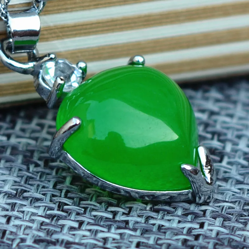 without chain Malay red jade round shape pendant