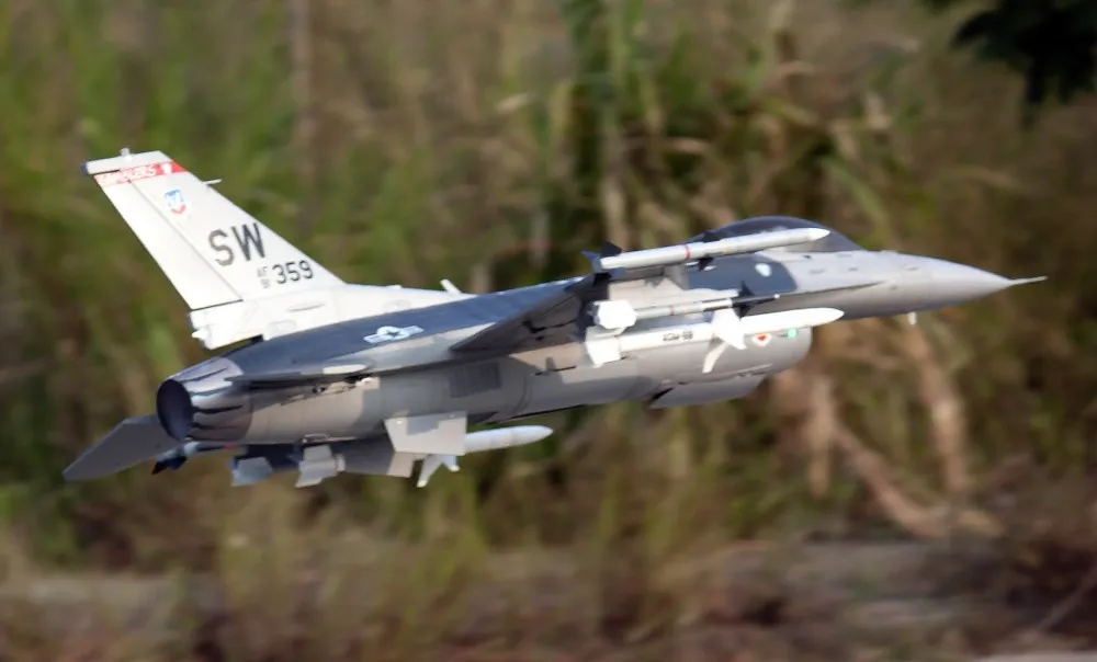 FW 90F16018