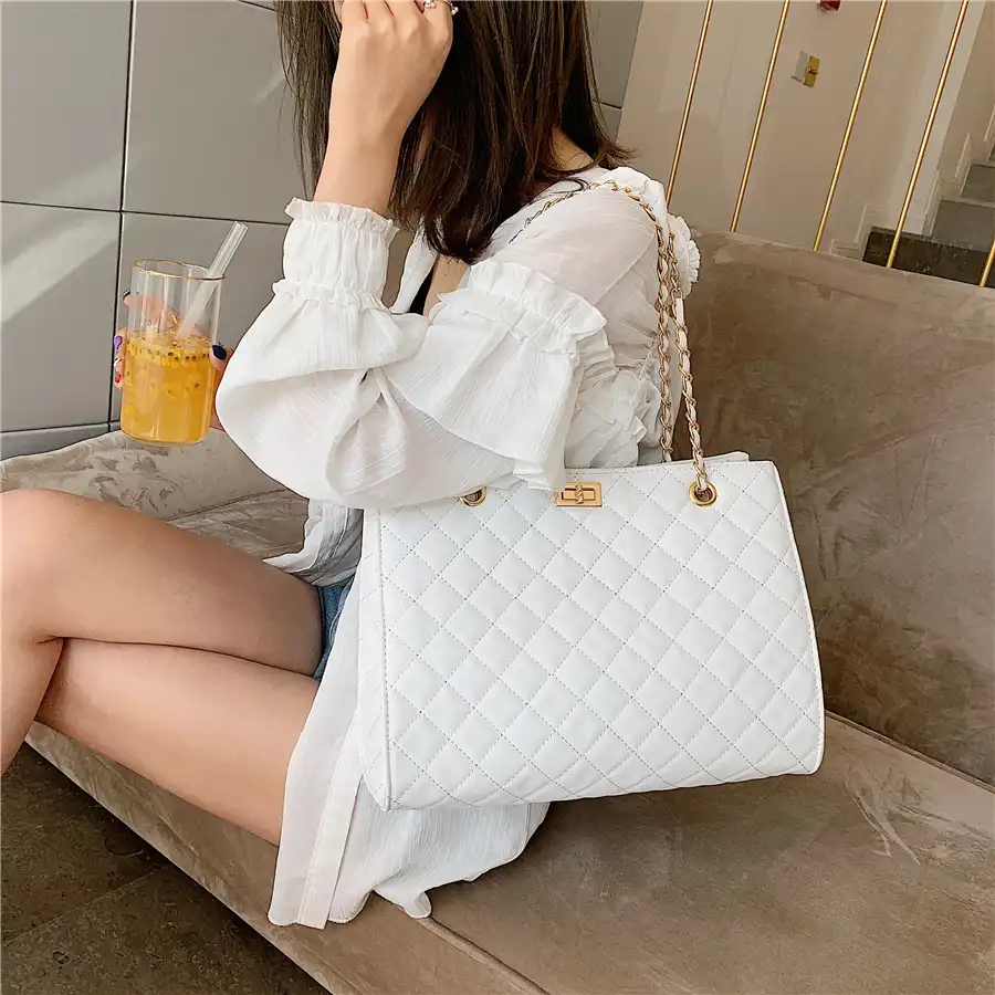 chain crossbody bag designer