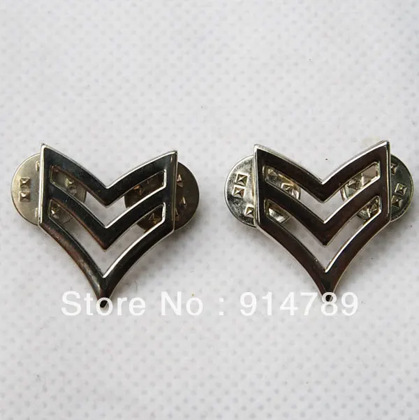 

PAIR OF WW2 US ARMY SERGEANT FIRST CLASS PINBACK RANK INSIGNIA BADGE -32140